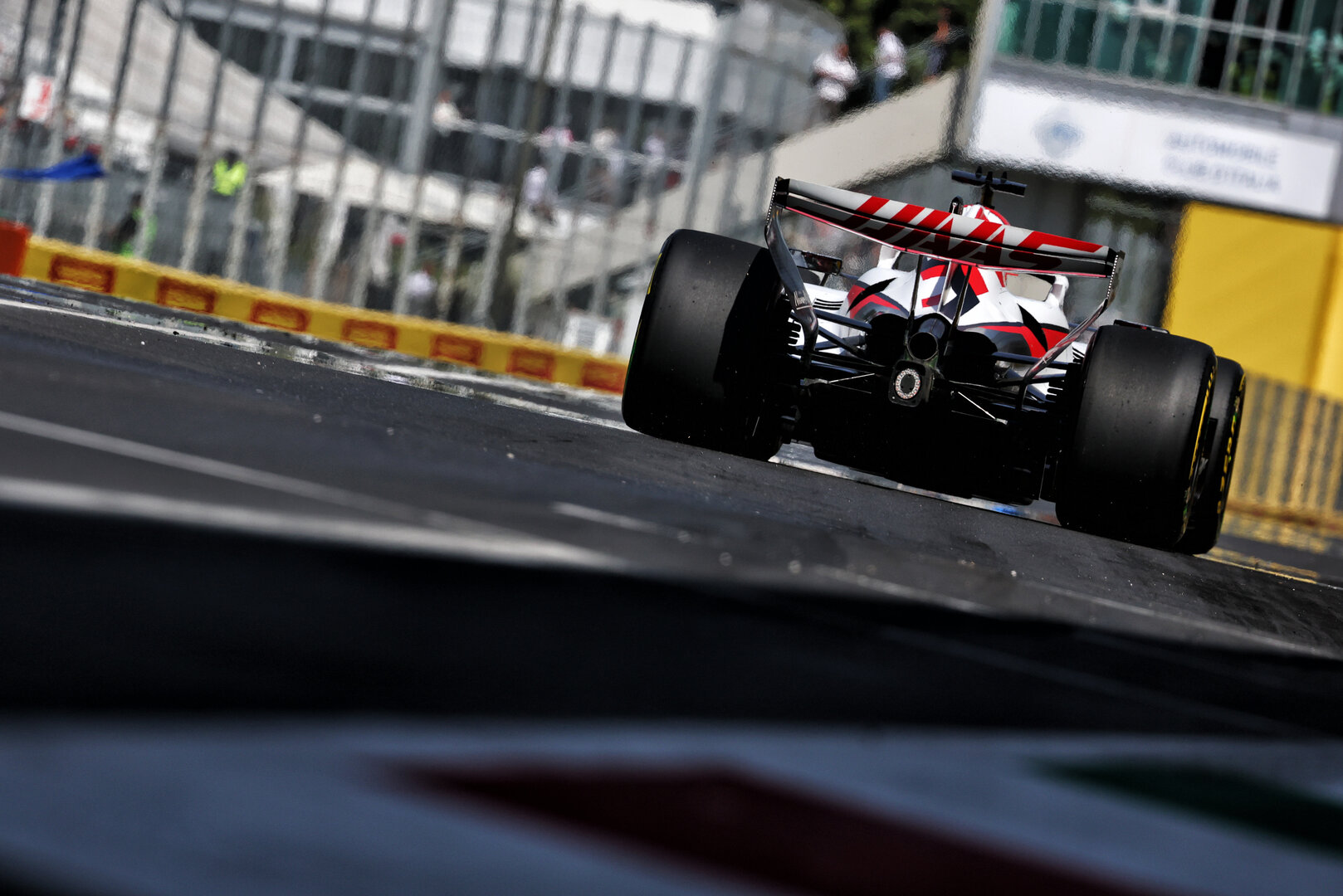 GP ITALIA, Esteban Ocon (FRA) Haas F1 Team VF-26.
05.09.2026. Formula 1 World Championship, Rd 13, Italian Grand Prix, Monza, Italy, Qualifiche Day.
- www.xpbimages.com, EMail: requests@xpbimages.com © Copyright: Bearne / XPB Images