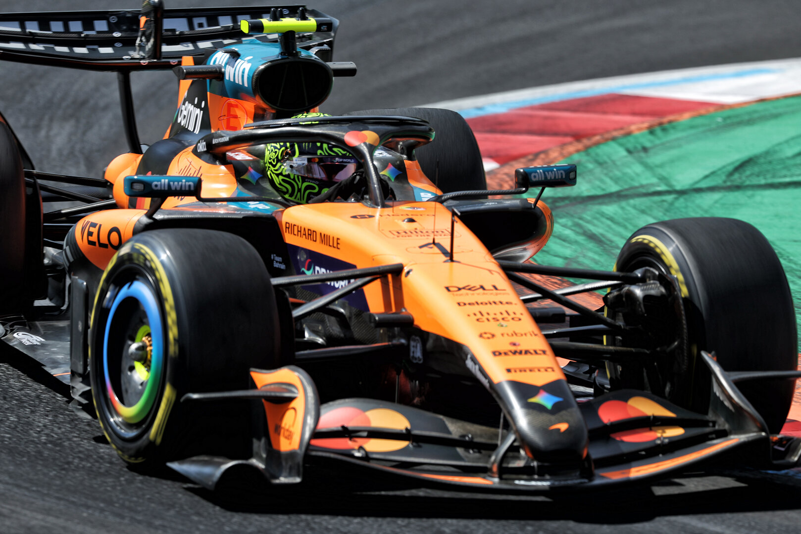 GP ITALIA, Lando Norris (GBR) McLaren F1 Team MCL40.
05.09.2026. Formula 1 World Championship, Rd 13, Italian Grand Prix, Monza, Italy, Qualifiche Day.
- www.xpbimages.com, EMail: requests@xpbimages.com © Copyright: Dunbar / XPB Images