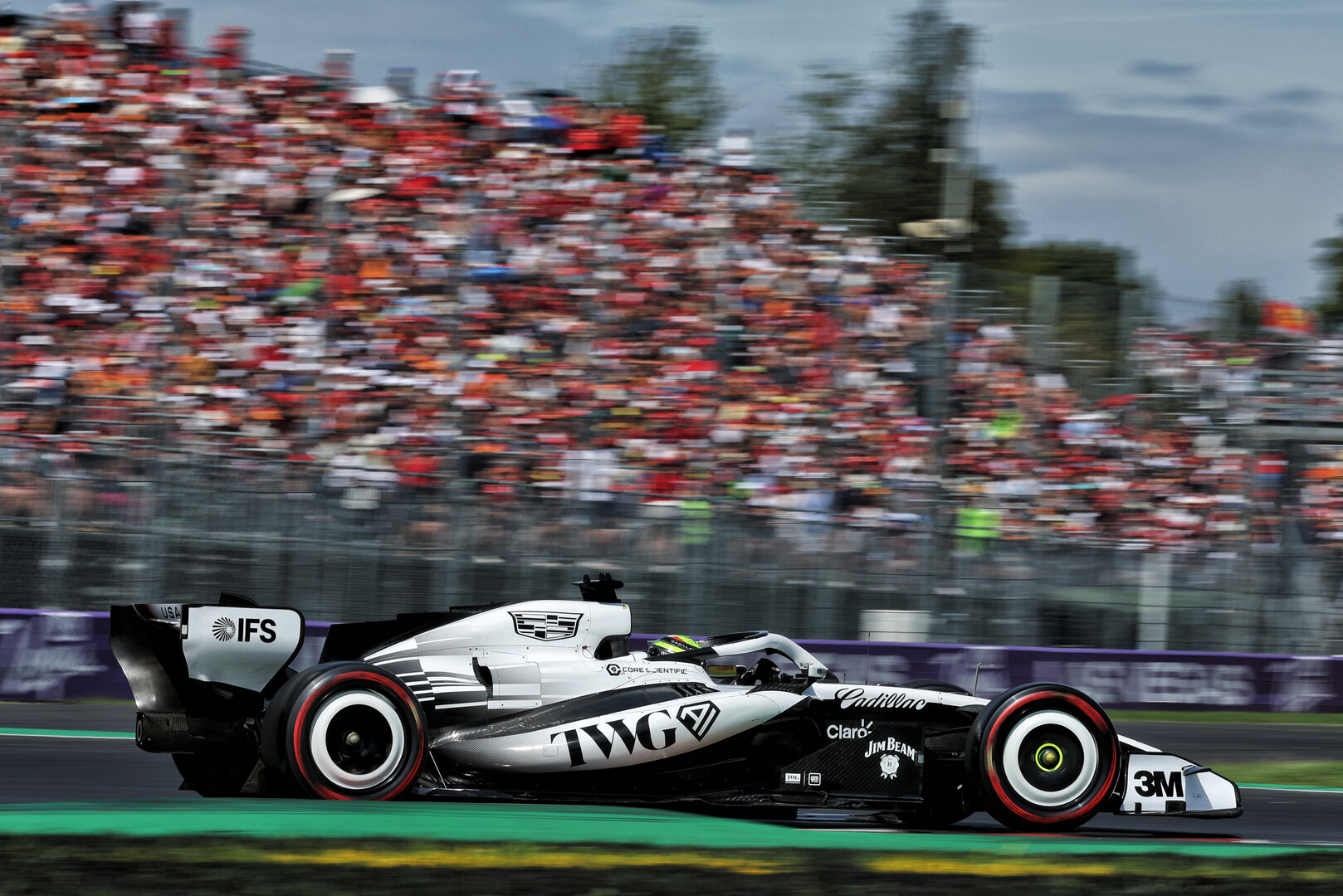 GP ITALIA, Sergio Perez (MEX) Cadillac Formula 1 Team MAC-26.
05.09.2026. Formula 1 World Championship, Rd 13, Italian Grand Prix, Monza, Italy, Qualifiche Day.
- www.xpbimages.com, EMail: requests@xpbimages.com © Copyright: Dunbar / XPB Images