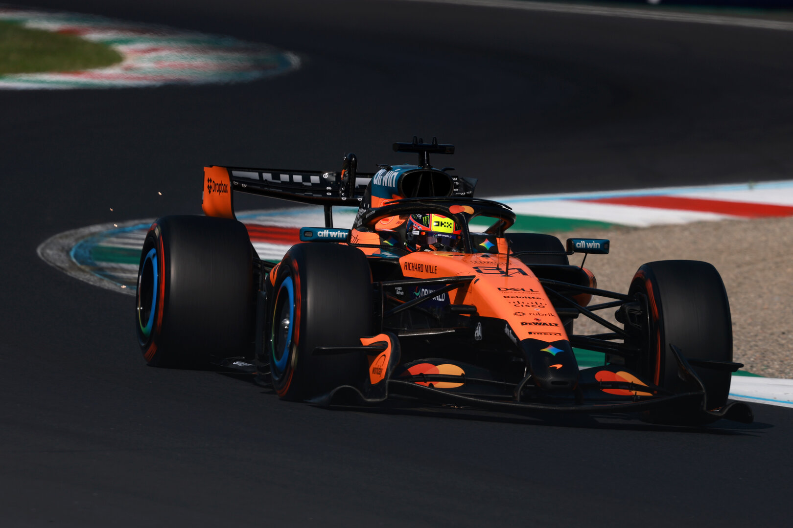 GP ITALIA, Oscar Piastri (AUS) McLaren F1 Team MCL40.
05.09.2026. Formula 1 World Championship, Rd 13, Italian Grand Prix, Monza, Italy, Qualifiche Day.
- www.xpbimages.com, EMail: requests@xpbimages.com © Copyright: Charniaux / XPB Images