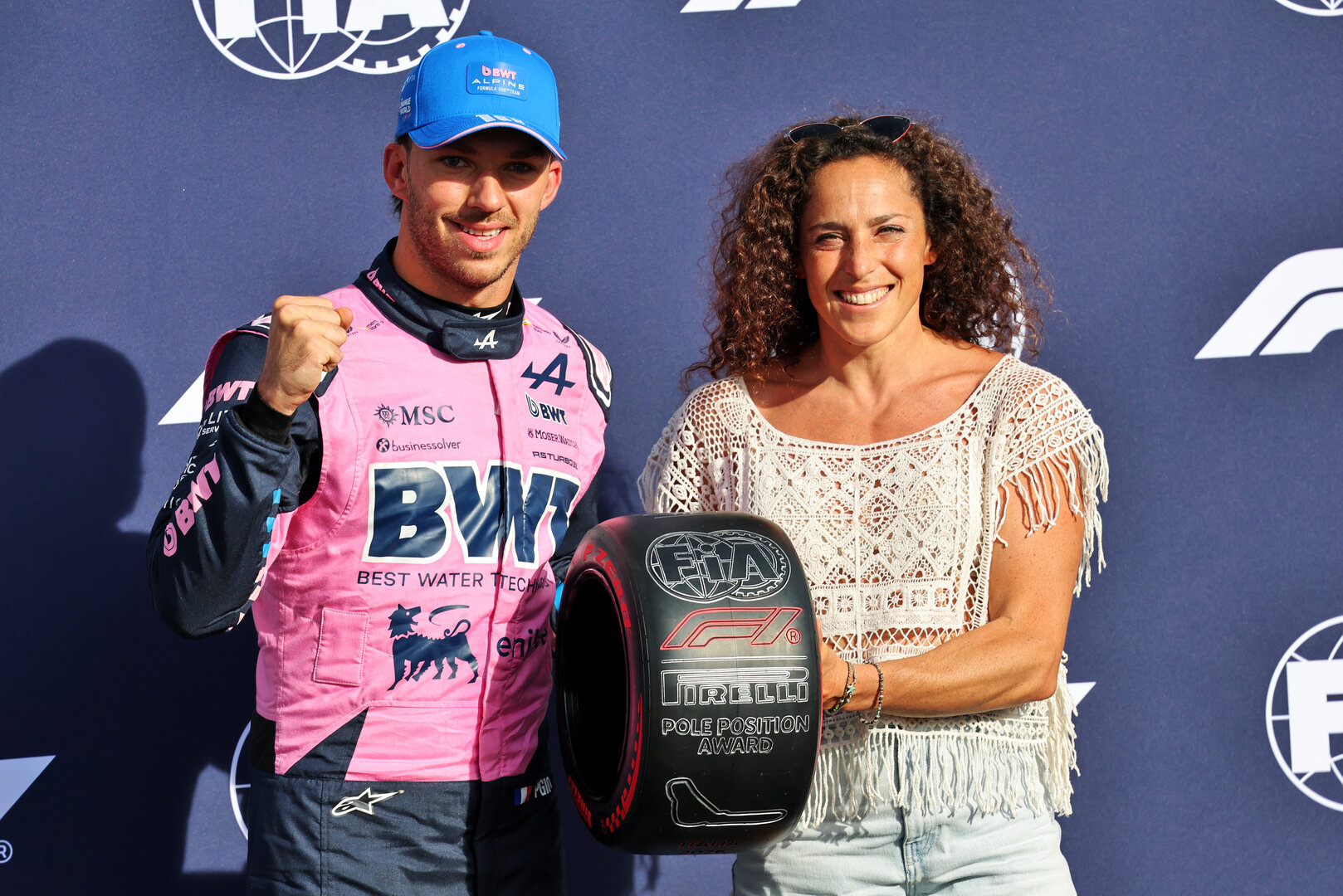 GP ITALIA, (L to R): Pierre Gasly (FRA) Alpine F1 Team is presented with the Pirelli Pole Position Award by Federica Brignone (ITA) Alpine Ski Garar.
05.09.2026. Formula 1 World Championship, Rd 13, Italian Grand Prix, Monza, Italy, Qualifiche Day.
- www.xpbimages.com, EMail: requests@xpbimages.com © Copyright: Batchelor / XPB Images