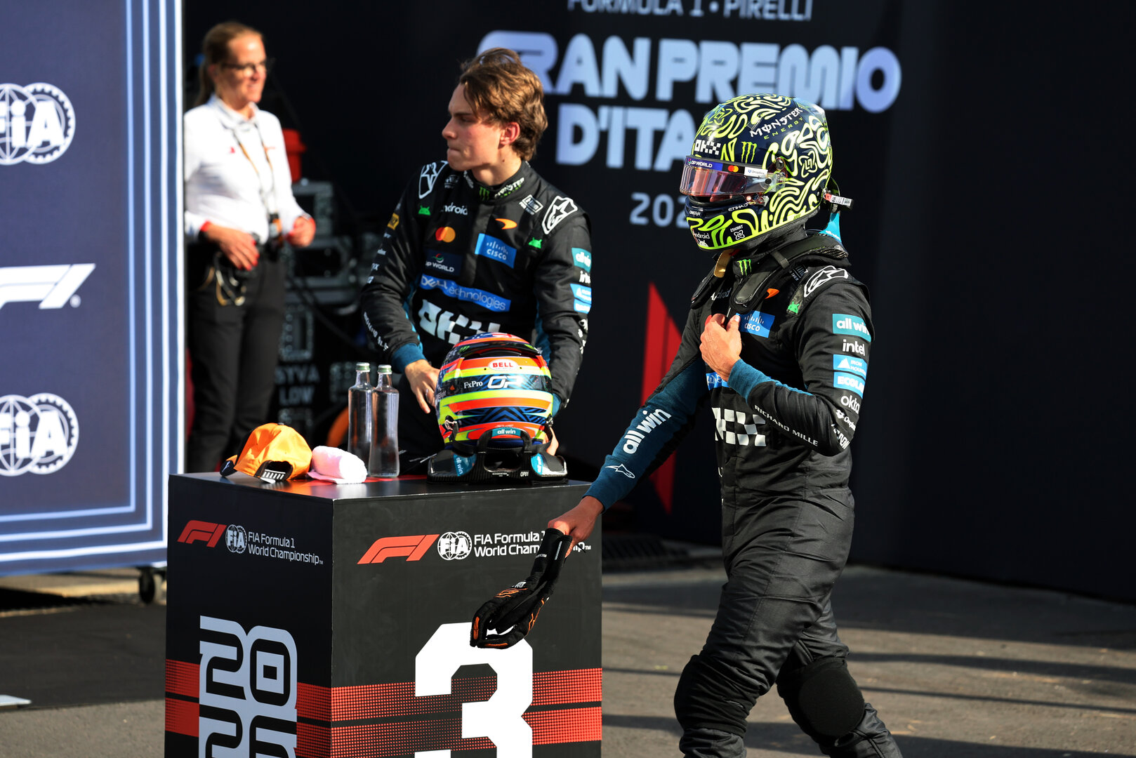 GP ITALIA, Lando Norris (GBR) McLaren F1 Team in qualifying parc ferme.
05.09.2026. Formula 1 World Championship, Rd 13, Italian Grand Prix, Monza, Italy, Qualifiche Day.
- www.xpbimages.com, EMail: requests@xpbimages.com © Copyright: Batchelor / XPB Images