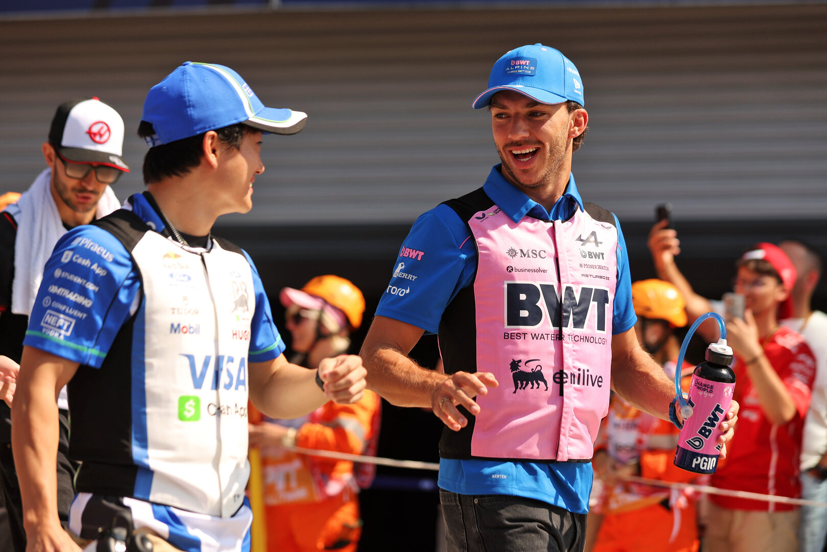 GP ITALIA, Pierre Gasly (FRA) Alpine F1 Team with Yuki Tsunoda (JPN) Racing Bulls Formula One Team Reserve Driver on the drivers' parade.
06.09.2026. Formula 1 World Championship, Rd 13, Italian Grand Prix, Monza, Italy, Gara Day.
- www.xpbimages.com, EMail: requests@xpbimages.com © Copyright: Dunbar / XPB Images