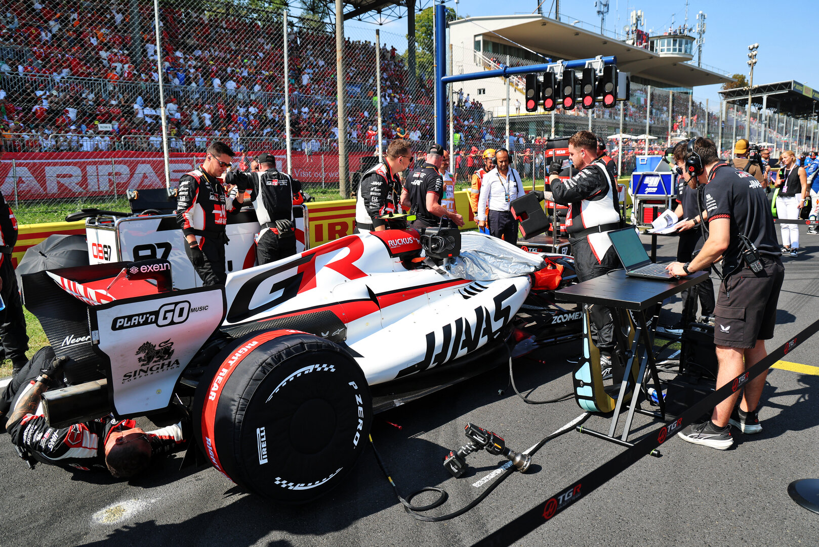 GP ITALIA, Oliver Bearman (GBR) Haas F1 Team VF-26 on the grid.
06.09.2026. Formula 1 World Championship, Rd 13, Italian Grand Prix, Monza, Italy, Gara Day.
- www.xpbimages.com, EMail: requests@xpbimages.com © Copyright: Batchelor / XPB Images