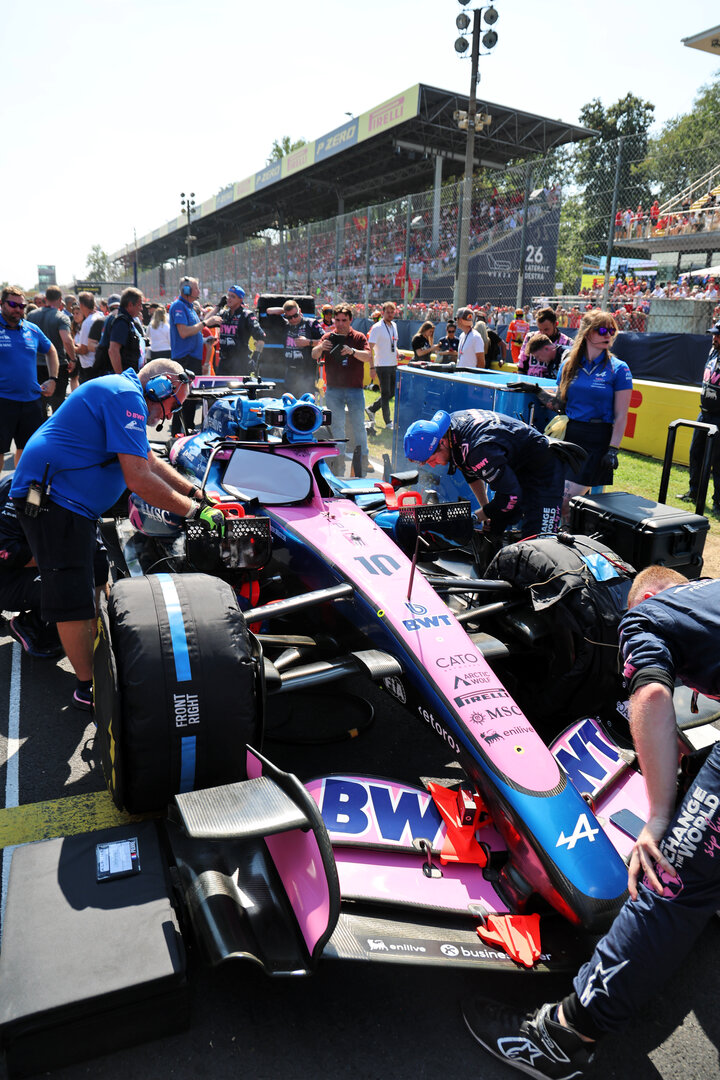 GP ITALIA, Pierre Gasly (FRA) Alpine F1 Team A526 on the grid.
06.09.2026. Formula 1 World Championship, Rd 13, Italian Grand Prix, Monza, Italy, Gara Day.
- www.xpbimages.com, EMail: requests@xpbimages.com © Copyright: Batchelor / XPB Images