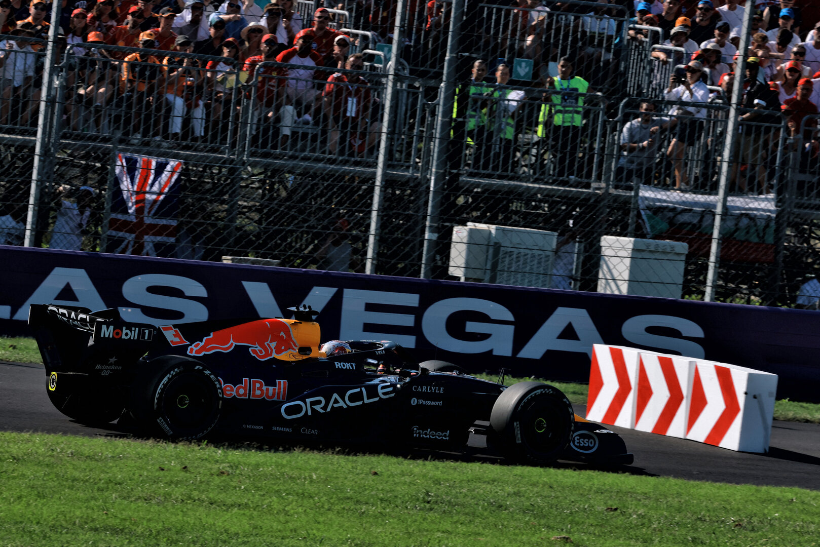 GP ITALIA, Max Verstappen (NLD) Red Bull Racing RB22 runs wide.
06.09.2026. Formula 1 World Championship, Rd 13, Italian Grand Prix, Monza, Italy, Gara Day.
- www.xpbimages.com, EMail: requests@xpbimages.com © Copyright: Charniaux / XPB Images