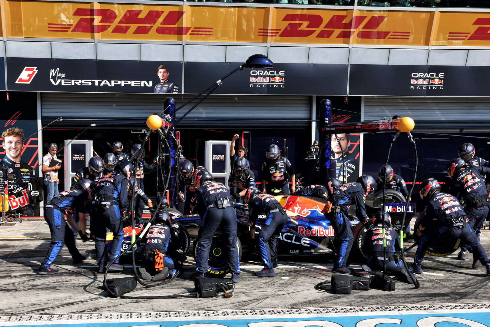 GP ITALIA, Liam Lawson (NZL) Red Bull Racing RB22 makes a pit stop.
06.09.2026. Formula 1 World Championship, Rd 13, Italian Grand Prix, Monza, Italy, Gara Day.
- www.xpbimages.com, EMail: requests@xpbimages.com © Copyright: Bearne / XPB Images