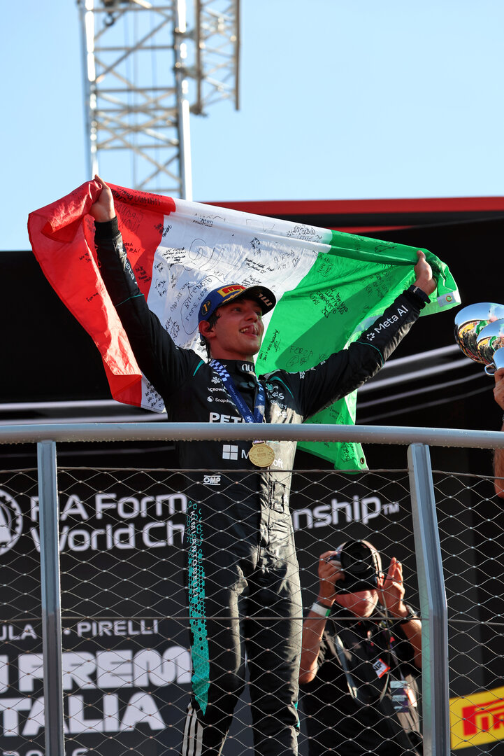 GP ITALIA, Gara winner Andrea Kimi Antonelli (ITA) Mercedes AMG Formula One Team celebrates on the podium.
06.09.2026. Formula 1 World Championship, Rd 13, Italian Grand Prix, Monza, Italy, Gara Day.
 - www.xpbimages.com, EMail: requests@xpbimages.com © Copyright:  Rew / XPB Images