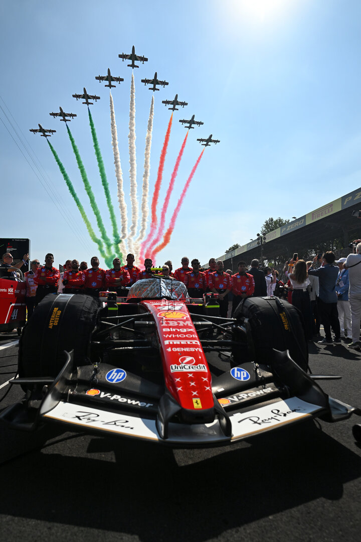 GP ITALIA, griglia Atmosfera - air display flies over the Ferrari SF-26 of Lewis Hamilton (GBR) on the grid.
06.09.2026. Formula 1 World Championship, Rd 13, Italian Grand Prix, Monza, Italy, Gara Day.
- www.xpbimages.com, EMail: requests@xpbimages.com © Copyright: Price / XPB Images