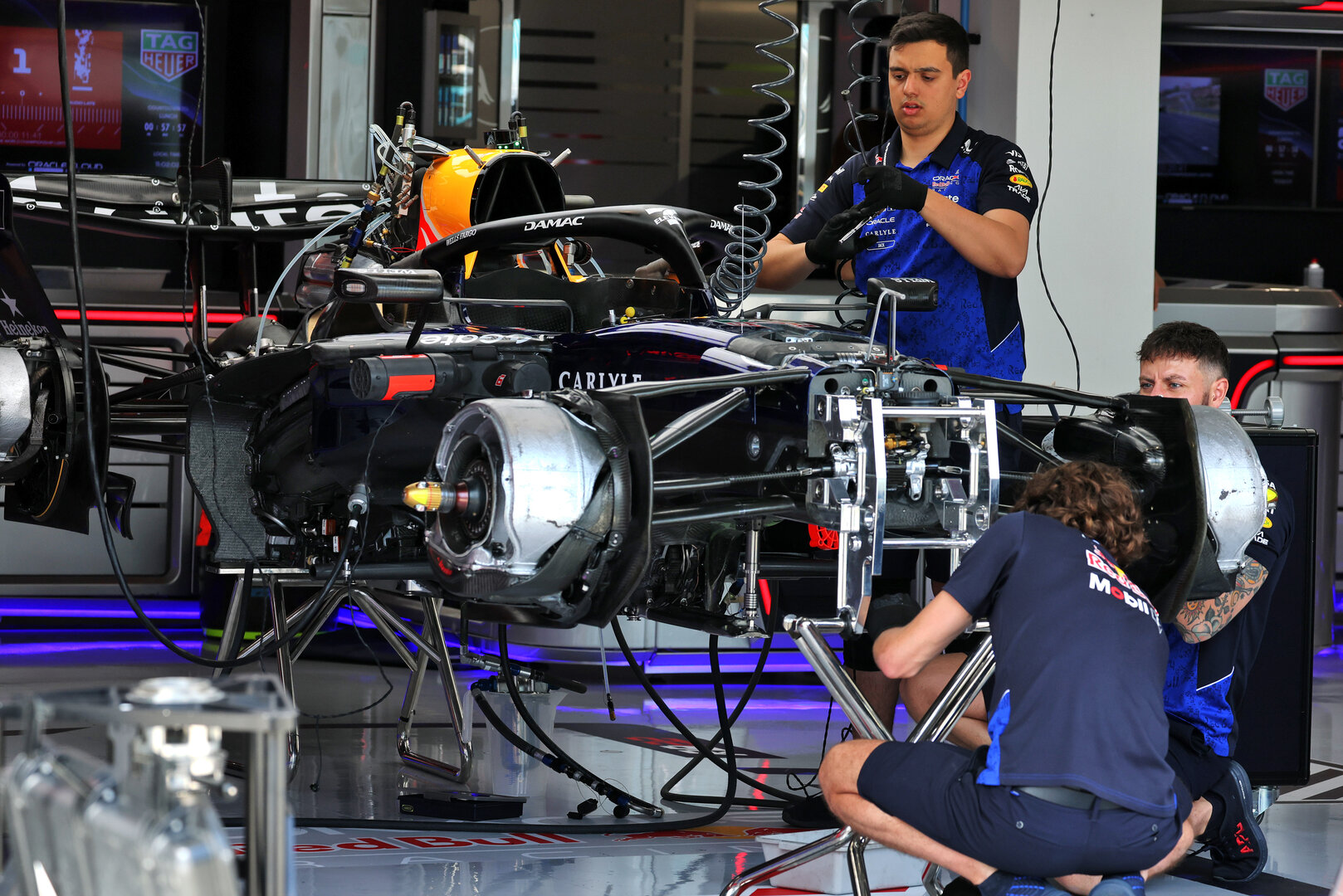 GP MIAMI, Red Bull Racing RB22 prepared by meccanici in the pit garage.
30.04.2026. Formula 1 World Championship, Rd 4, Miami Grand Prix, Miami, Florida, USA, Preparation Day.
- www.xpbimages.com, EMail: requests@xpbimages.com © Copyright: Moy / XPB Images