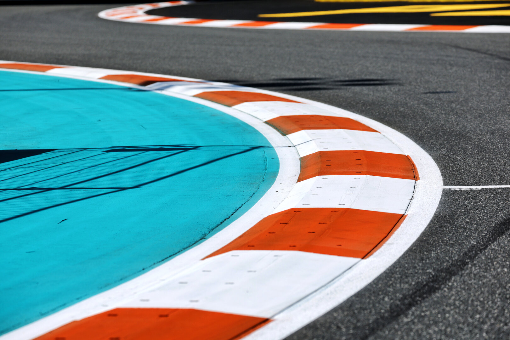 GP MIAMI, Circuit Atmosfera - kerb detail.
30.04.2026. Formula 1 World Championship, Rd 4, Miami Grand Prix, Miami, Florida, USA, Preparation Day.
- www.xpbimages.com, EMail: requests@xpbimages.com © Copyright: Moy / XPB Images
