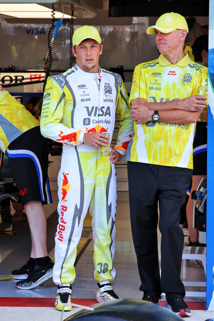 GP MIAMI, (L to R): Liam Lawson (NZL) Racing Bulls Formula One Team with Alan Permane (GBR) Racing Bulls Formula One Team Team Principal.
30.04.2026. Formula 1 World Championship, Rd 4, Miami Grand Prix, Miami, Florida, USA, Preparation Day.
- www.xpbimages.com, EMail: requests@xpbimages.com © Copyright: Batchelor / XPB Images