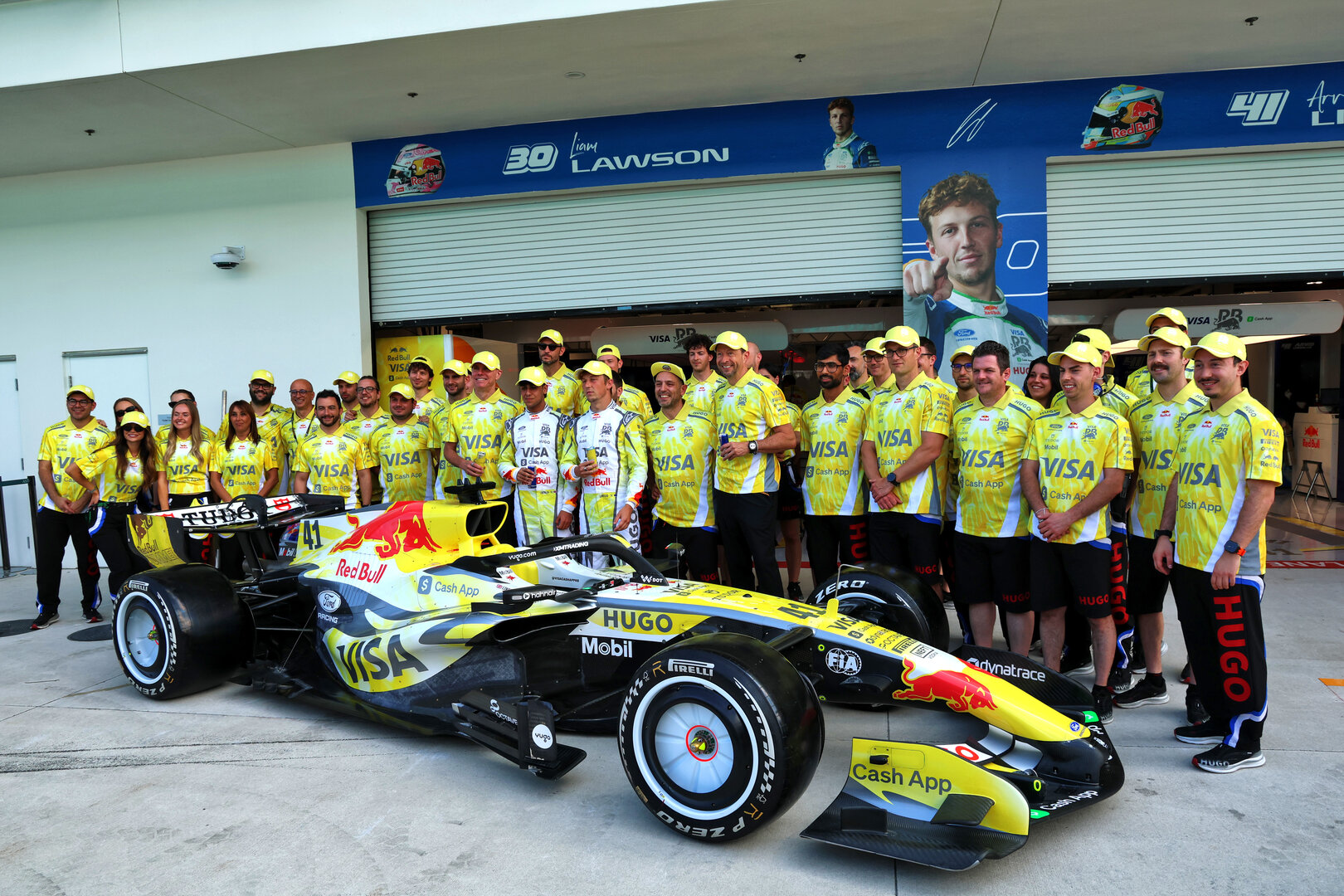 GP MIAMI, Arvid Lindblad (GBR) Racing Bulls Formula One Team e Liam Lawson (NZL) Racing Bulls Formula One Team at a team photograph - Miami livery.
30.04.2026. Formula 1 World Championship, Rd 4, Miami Grand Prix, Miami, Florida, USA, Preparation Day.
- www.xpbimages.com, EMail: requests@xpbimages.com © Copyright: Batchelor / XPB Images