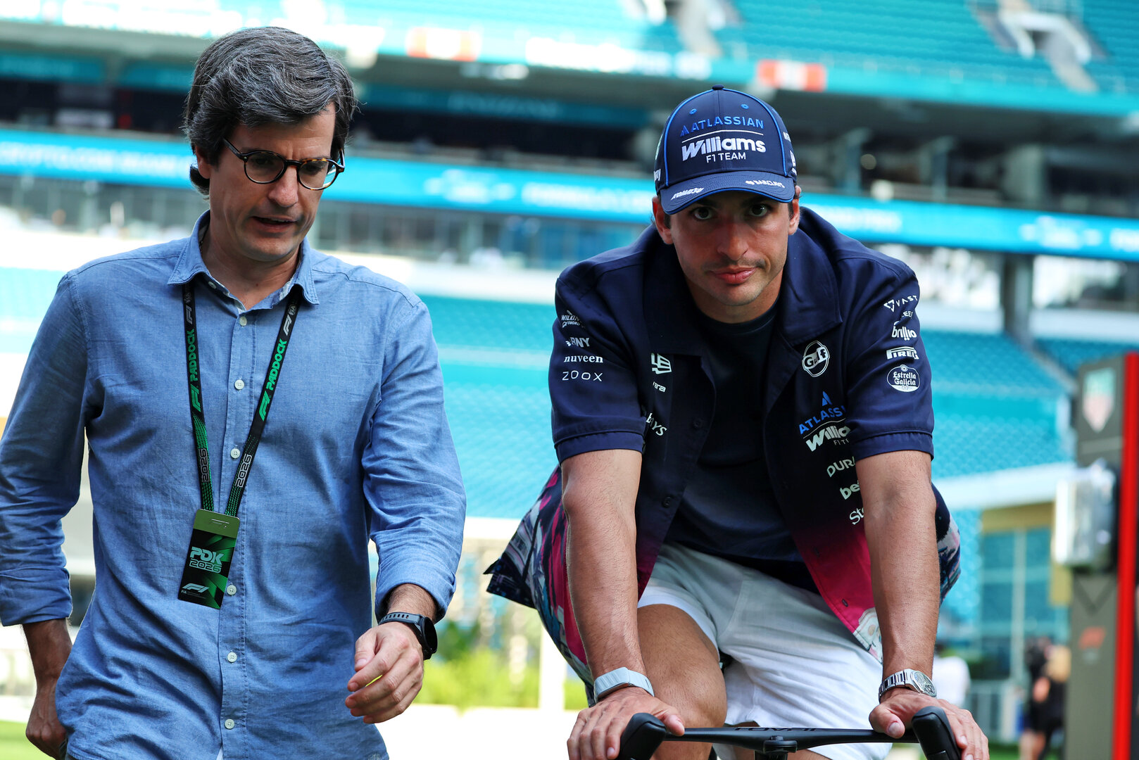 GP MIAMI, (L to R): Carlos Onoro Sainz (ESP) Driver Manager with Carlos Sainz (ESP) Williams F1 Team.
30.04.2026. Formula 1 World Championship, Rd 4, Miami Grand Prix, Miami, Florida, USA, Preparation Day.
 - www.xpbimages.com, EMail: requests@xpbimages.com © Copyright: Rew / XPB Images