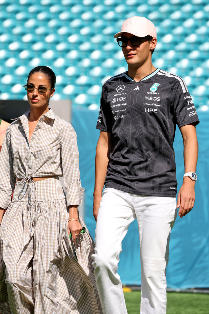 GP MIAMI, (L to R): Carmen Montero Mundt with her boyfriend George Russell (GBR) Mercedes AMG Formula One Team.
01.05.2026. Formula 1 World Championship, Rd 4, Miami Grand Prix, Miami, Florida, USA, Sprint Qualifiche Day.
- www.xpbimages.com, EMail: requests@xpbimages.com © Copyright: Dunbar / XPB Images