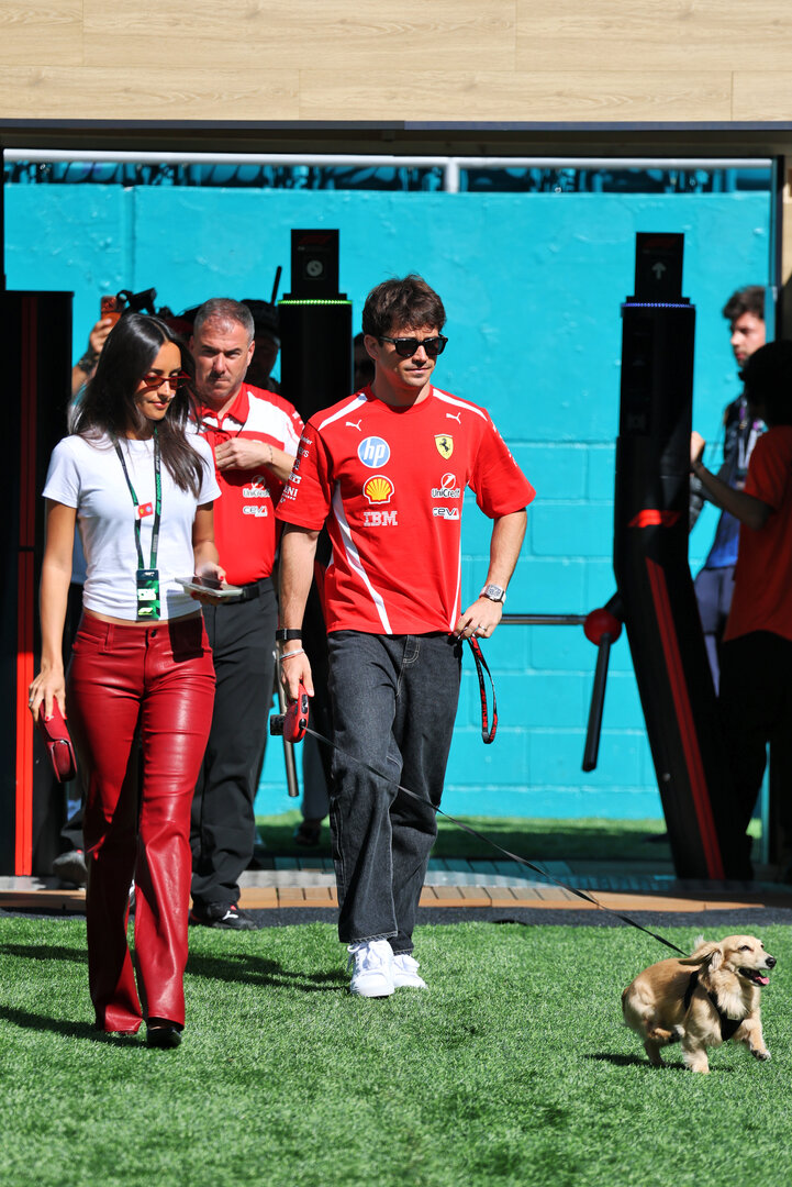 GP MIAMI, (L to R): Alexandra Leclerc (ITA) with her husband Charles Leclerc (MON) Ferrari.
01.05.2026. Formula 1 World Championship, Rd 4, Miami Grand Prix, Miami, Florida, USA, Sprint Qualifiche Day.
- www.xpbimages.com, EMail: requests@xpbimages.com © Copyright: Moy / XPB Images