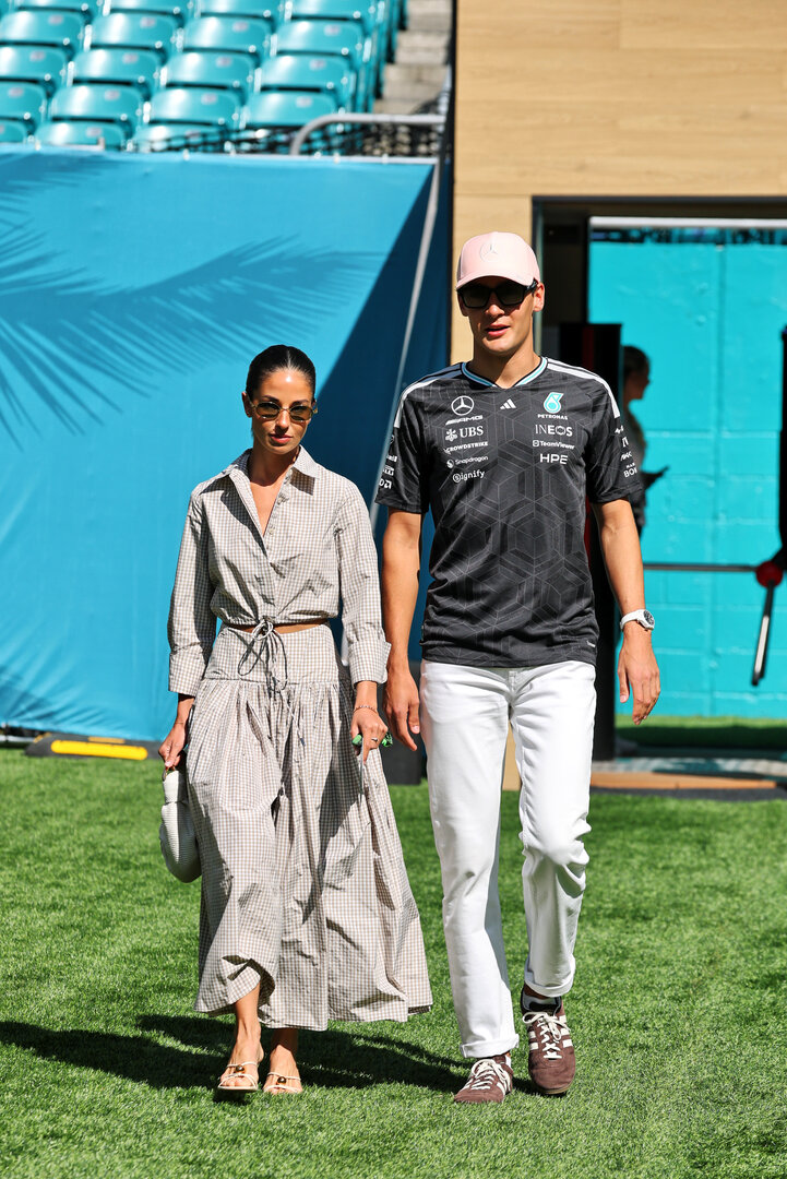 GP MIAMI, (L to R): Carmen Montero Mundt with her boyfriend George Russell (GBR) Mercedes AMG Formula One Team.
01.05.2026. Formula 1 World Championship, Rd 4, Miami Grand Prix, Miami, Florida, USA, Sprint Qualifiche Day.
- www.xpbimages.com, EMail: requests@xpbimages.com © Copyright: Moy / XPB Images