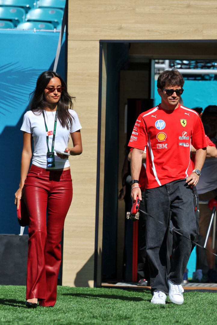 GP MIAMI, (L to R): Alexandra Leclerc (ITA) with her husband Charles Leclerc (MON) Ferrari.
01.05.2026. Formula 1 World Championship, Rd 4, Miami Grand Prix, Miami, Florida, USA, Sprint Qualifiche Day.
- www.xpbimages.com, EMail: requests@xpbimages.com © Copyright: Dunbar / XPB Images