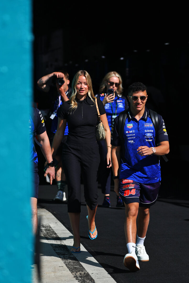 GP MIAMI, Isack Hadjar (FRA) Red Bull Racing with Domenica Lauren Fitzsimmons (CDN).
01.05.2026. Formula 1 World Championship, Rd 4, Miami Grand Prix, Miami, Florida, USA, Sprint Qualifiche Day.
- www.xpbimages.com, EMail: requests@xpbimages.com © Copyright: Patching / XPB Images