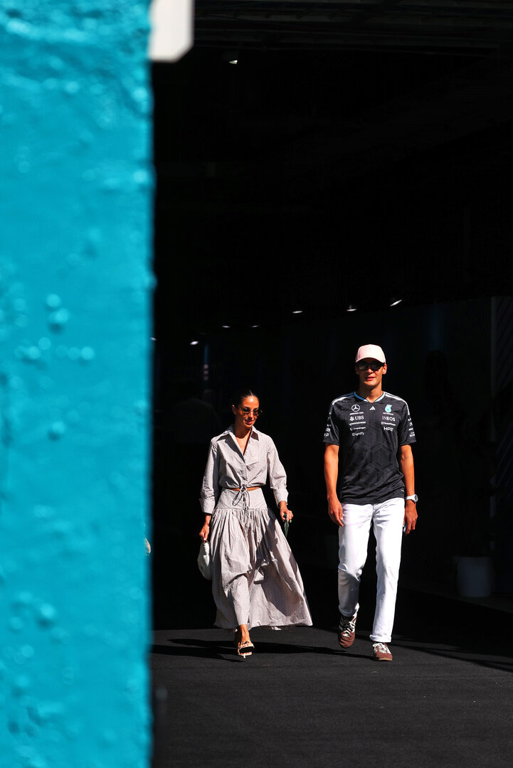 GP MIAMI, (L to R): Carmen Montero Mundt with her boyfriend George Russell (GBR) Mercedes AMG Formula One Team.
01.05.2026. Formula 1 World Championship, Rd 4, Miami Grand Prix, Miami, Florida, USA, Sprint Qualifiche Day.
- www.xpbimages.com, EMail: requests@xpbimages.com © Copyright: Patching / XPB Images