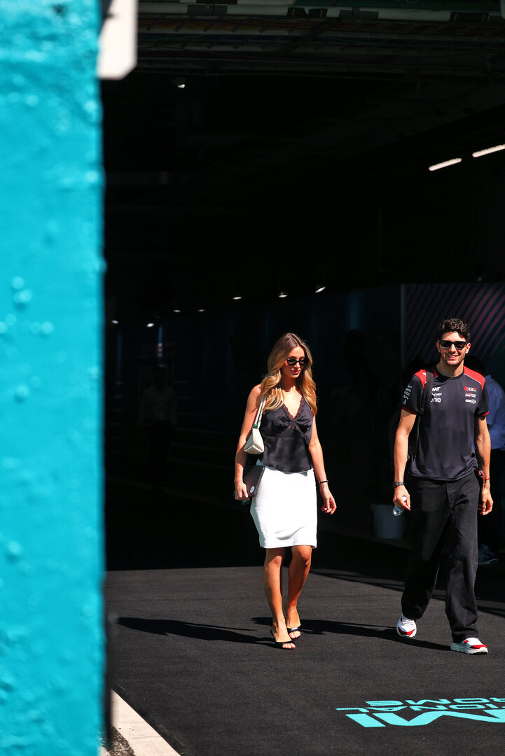 GP MIAMI, (L to R): Flavy Barla (FRA) with her boyfriend Esteban Ocon (FRA) Haas F1 Team.
01.05.2026. Formula 1 World Championship, Rd 4, Miami Grand Prix, Miami, Florida, USA, Sprint Qualifiche Day.
- www.xpbimages.com, EMail: requests@xpbimages.com © Copyright: Patching / XPB Images