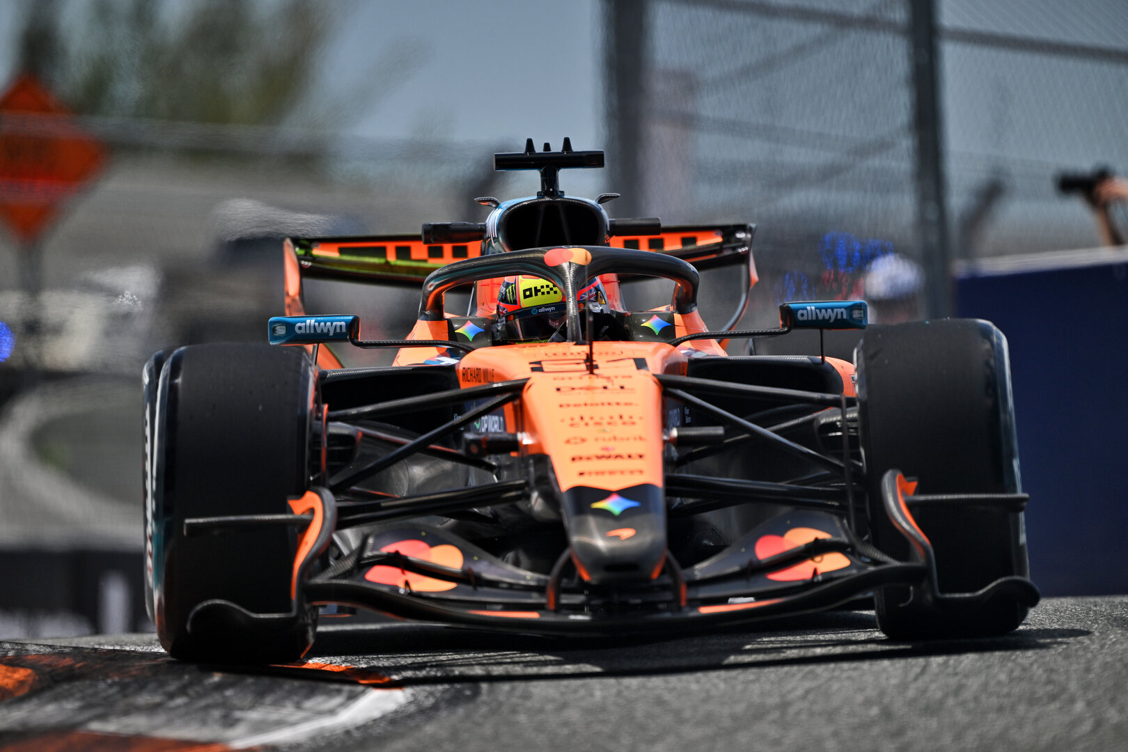 GP MIAMI, Oscar Piastri (AUS) McLaren F1 Team MCL40.
01.05.2026. Formula 1 World Championship, Rd 4, Miami Grand Prix, Miami, Florida, USA, Sprint Qualifiche Day.
- www.xpbimages.com, EMail: requests@xpbimages.com © Copyright: Price / XPB Images