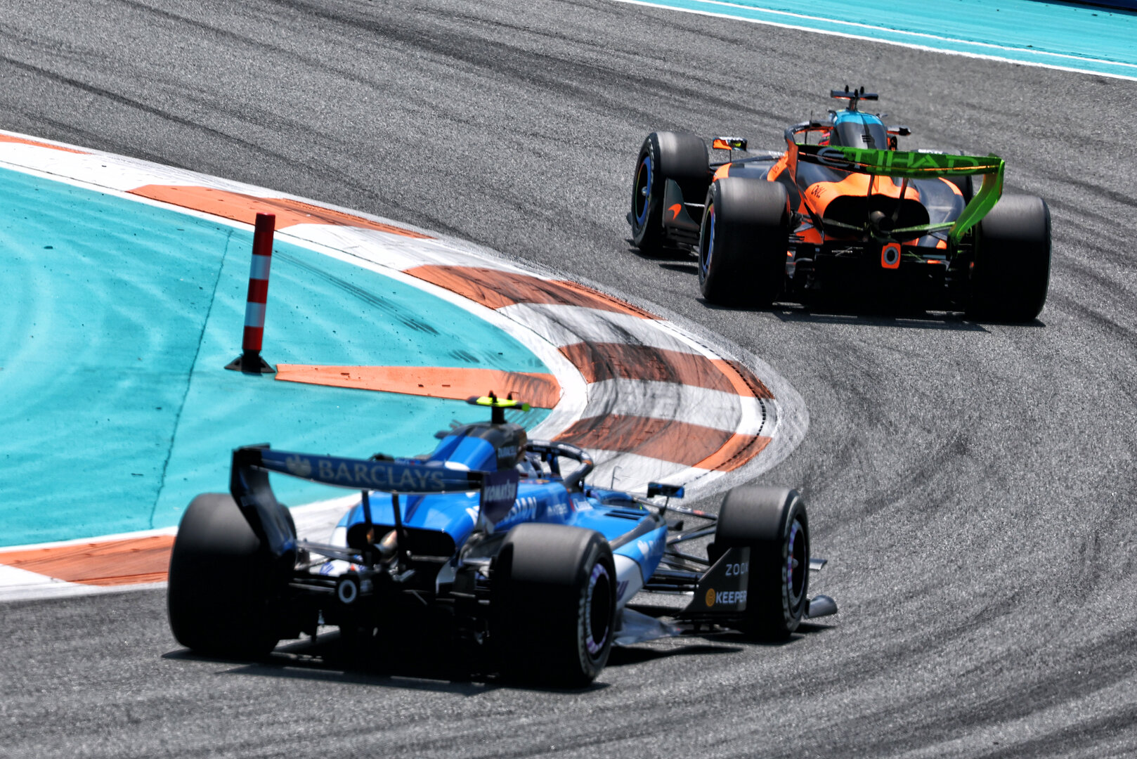 GP MIAMI, Oscar Piastri (AUS) McLaren F1 Team MCL40 e Carlos Sainz (ESP) Williams F1 Team FW48.
01.05.2026. Formula 1 World Championship, Rd 4, Miami Grand Prix, Miami, Florida, USA, Sprint Qualifiche Day.
- www.xpbimages.com, EMail: requests@xpbimages.com © Copyright: Bearne / XPB Images