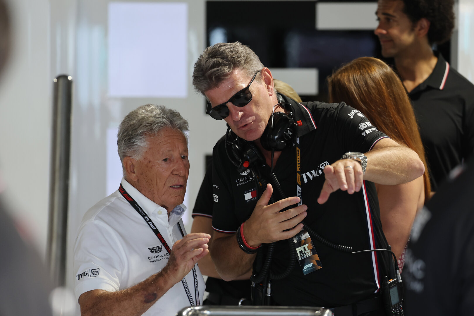 GP MIAMI, (L to R): Mario Andretti (USA) Cadillac Formula 1 Team Ambassador with Graeme Lowdon (GBR) Cadillac Formula 1 Team, Team Principal.
01.05.2026. Formula 1 World Championship, Rd 4, Miami Grand Prix, Miami, Florida, USA, Sprint Qualifiche Day.
- www.xpbimages.com, EMail: requests@xpbimages.com © Copyright: Moy / XPB Images