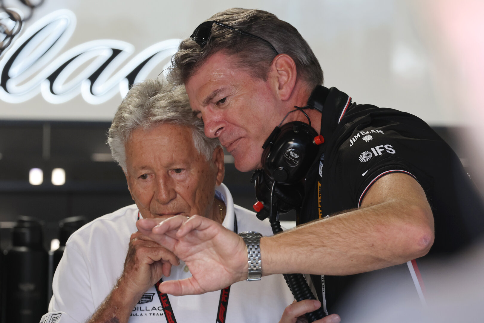GP MIAMI, (L to R): Mario Andretti (USA) Cadillac Formula 1 Team Ambassador with Graeme Lowdon (GBR) Cadillac Formula 1 Team, Team Principal.
01.05.2026. Formula 1 World Championship, Rd 4, Miami Grand Prix, Miami, Florida, USA, Sprint Qualifiche Day.
- www.xpbimages.com, EMail: requests@xpbimages.com © Copyright: Moy / XPB Images