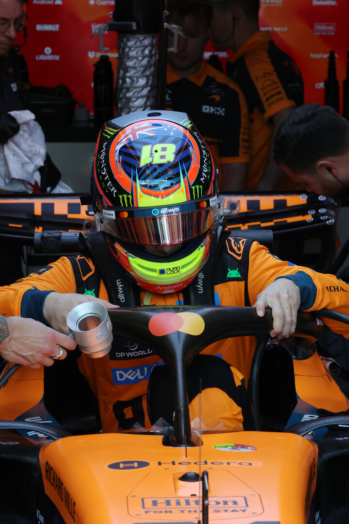 GP MIAMI, Oscar Piastri (AUS) McLaren F1 Team MCL40.
01.05.2026. Formula 1 World Championship, Rd 4, Miami Grand Prix, Miami, Florida, USA, Sprint Qualifiche Day.
- www.xpbimages.com, EMail: requests@xpbimages.com © Copyright: Moy / XPB Images