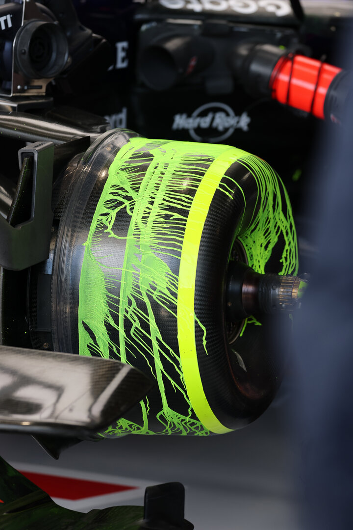 GP MIAMI, Red Bull Racing RB22 flow-vis paint on the wheel hub.
01.05.2026. Formula 1 World Championship, Rd 4, Miami Grand Prix, Miami, Florida, USA, Sprint Qualifiche Day.
- www.xpbimages.com, EMail: requests@xpbimages.com © Copyright: Moy / XPB Images