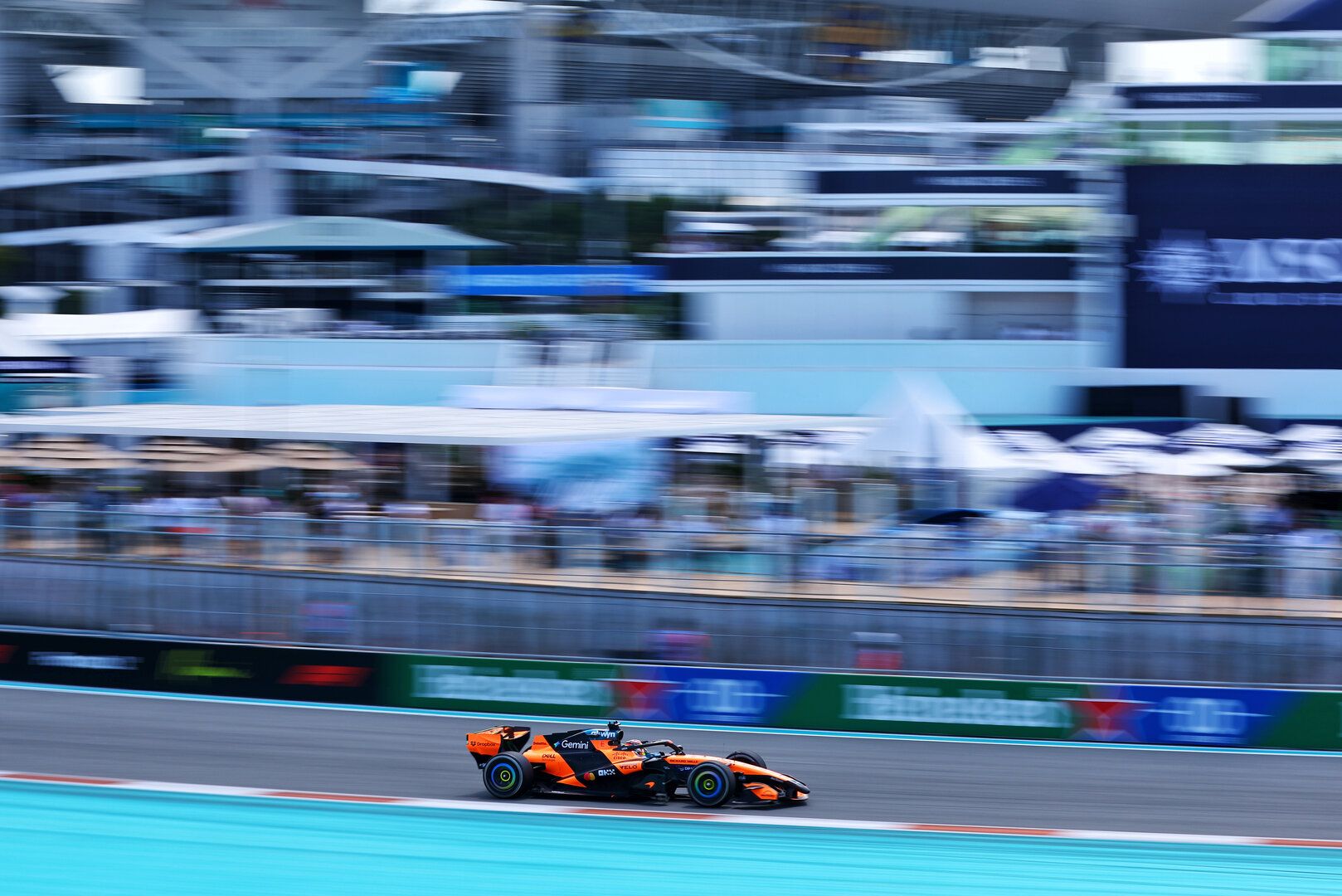 GP MIAMI, Oscar Piastri (AUS) McLaren F1 Team MCL40.
01.05.2026. Formula 1 World Championship, Rd 4, Miami Grand Prix, Miami, Florida, USA, Sprint Qualifiche Day.
- www.xpbimages.com, EMail: requests@xpbimages.com © Copyright: Bearne / XPB Images