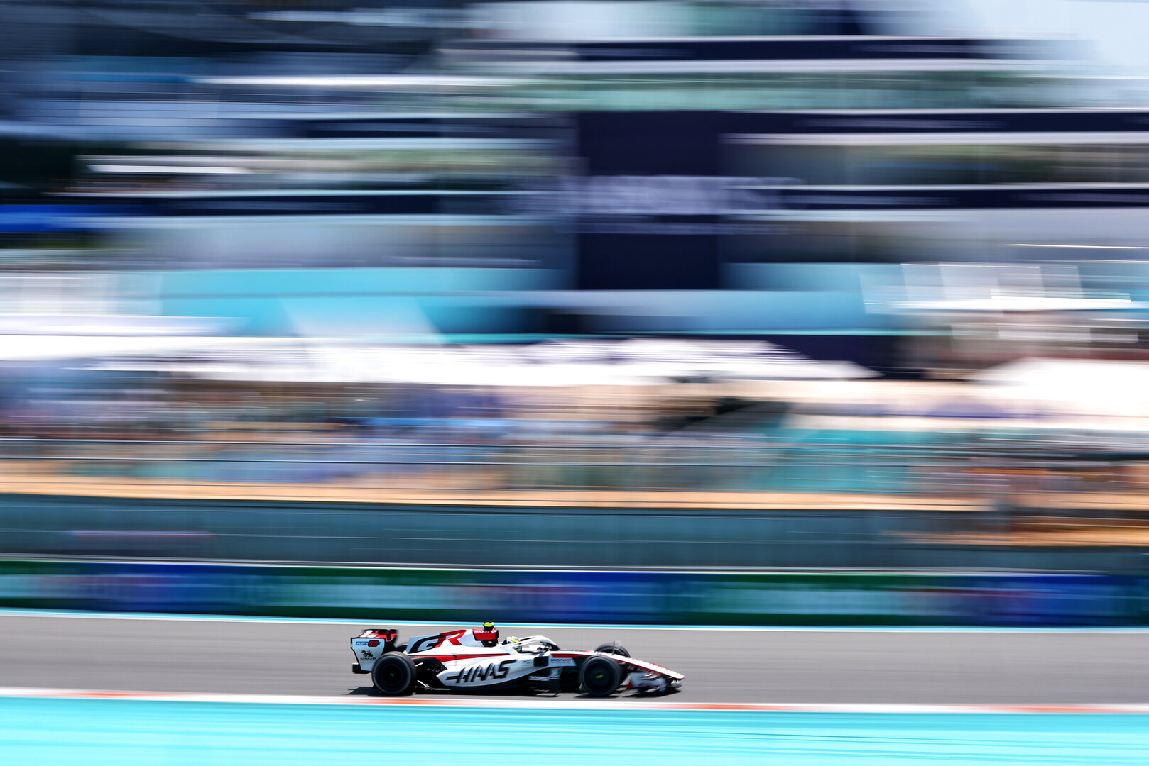 GP MIAMI, Oliver Bearman (GBR) Haas F1 Team VF-26.
01.05.2026. Formula 1 World Championship, Rd 4, Miami Grand Prix, Miami, Florida, USA, Sprint Qualifiche Day.
- www.xpbimages.com, EMail: requests@xpbimages.com © Copyright: Bearne / XPB Images