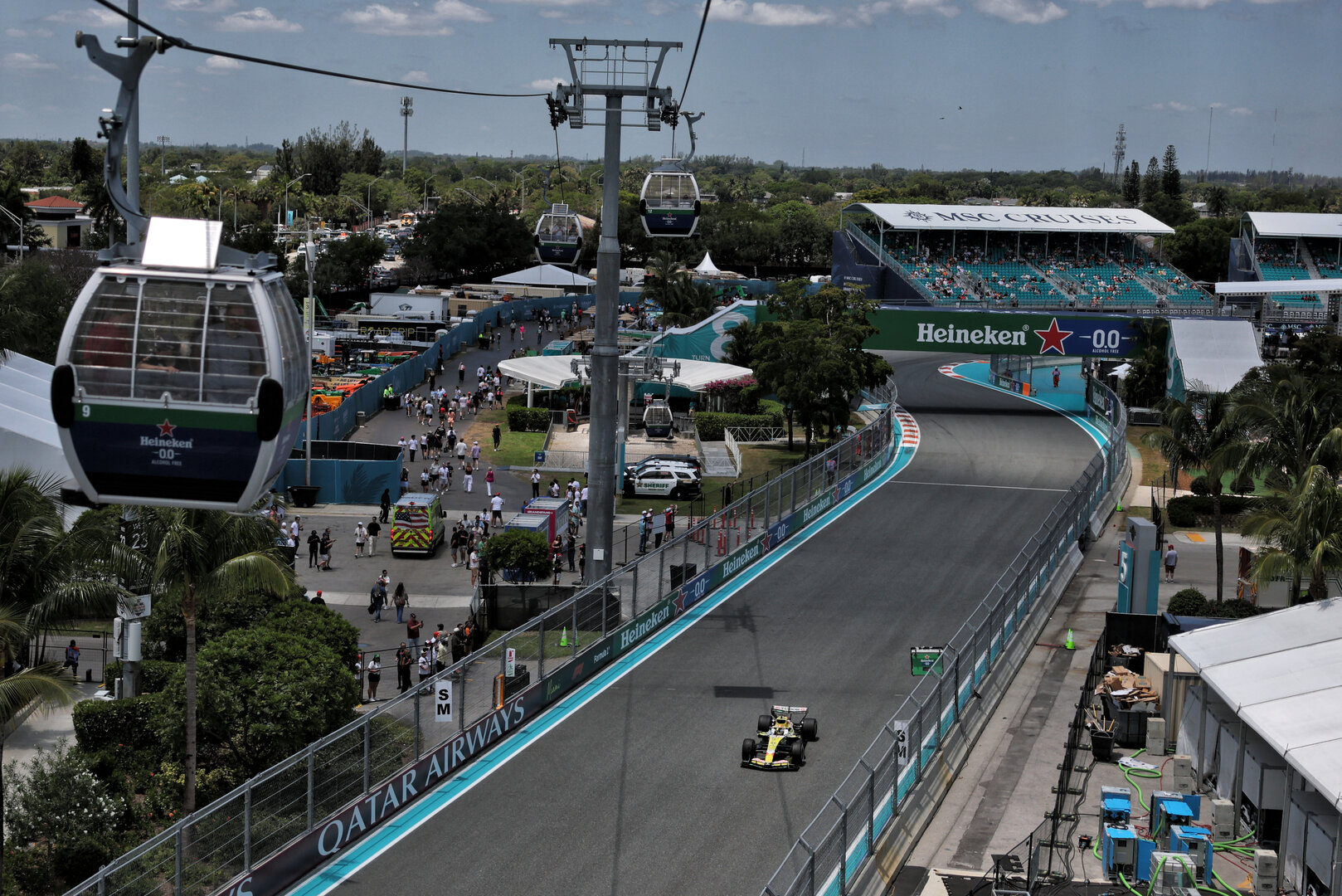GP MIAMI, Arvid Lindblad (GBR) Racing Bulls Formula One Team VCARB 03.
01.05.2026. Formula 1 World Championship, Rd 4, Miami Grand Prix, Miami, Florida, USA, Sprint Qualifiche Day.
- www.xpbimages.com, EMail: requests@xpbimages.com © Copyright: Moy / XPB Images