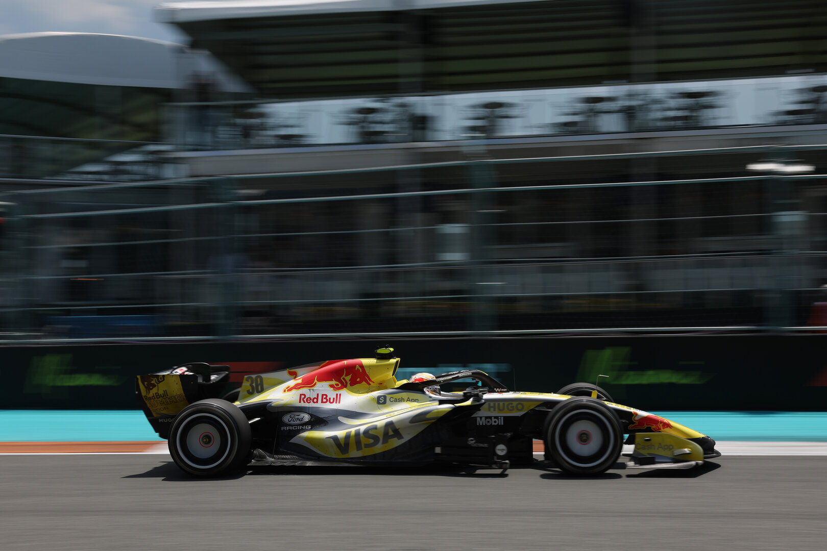 GP MIAMI, Liam Lawson (NZL) Racing Bulls Formula One Team VCARB 03.
01.05.2026. Formula 1 World Championship, Rd 4, Miami Grand Prix, Miami, Florida, USA, Sprint Qualifiche Day.
- www.xpbimages.com, EMail: requests@xpbimages.com © Copyright: Dunbar / XPB Images