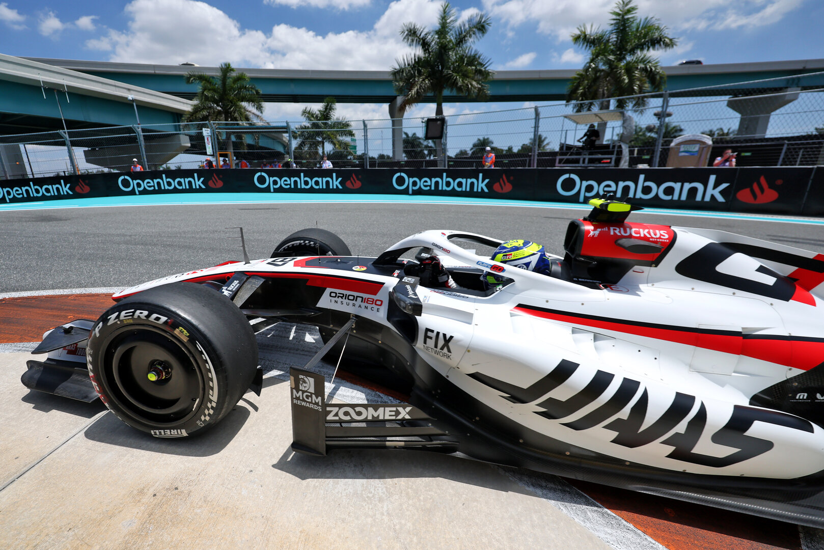 GP MIAMI, Oliver Bearman (GBR) Haas F1 Team VF-26.
01.05.2026. Formula 1 World Championship, Rd 4, Miami Grand Prix, Miami, Florida, USA, Sprint Qualifiche Day.
- www.xpbimages.com, EMail: requests@xpbimages.com © Copyright: Charniaux / XPB Images
