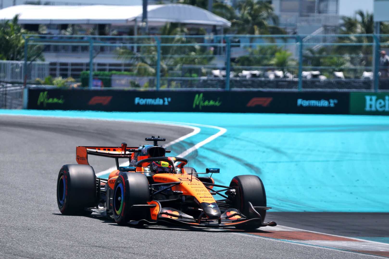 GP MIAMI, Oscar Piastri (AUS) McLaren F1 Team MCL40.
01.05.2026. Formula 1 World Championship, Rd 4, Miami Grand Prix, Miami, Florida, USA, Sprint Qualifiche Day.
- www.xpbimages.com, EMail: requests@xpbimages.com © Copyright: Bearne / XPB Images