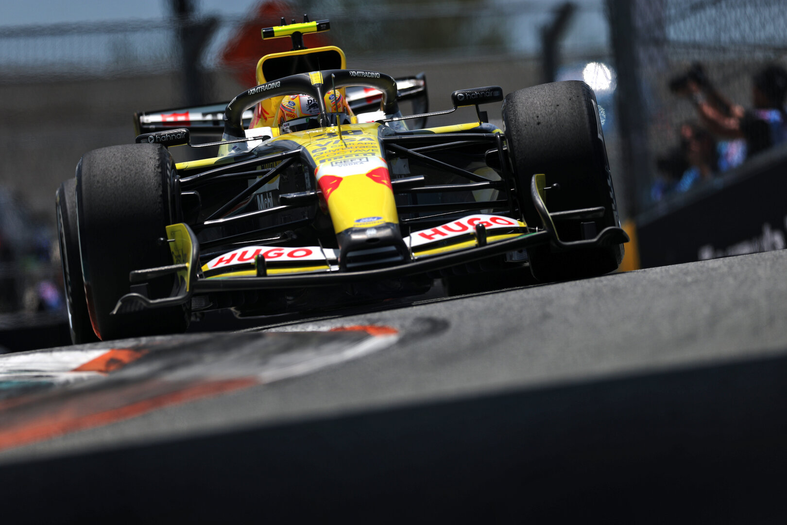 GP MIAMI, Liam Lawson (NZL) Racing Bulls Formula One Team VCARB 03.
01.05.2026. Formula 1 World Championship, Rd 4, Miami Grand Prix, Miami, Florida, USA, Sprint Qualifiche Day.
- www.xpbimages.com, EMail: requests@xpbimages.com © Copyright: Charniaux / XPB Images