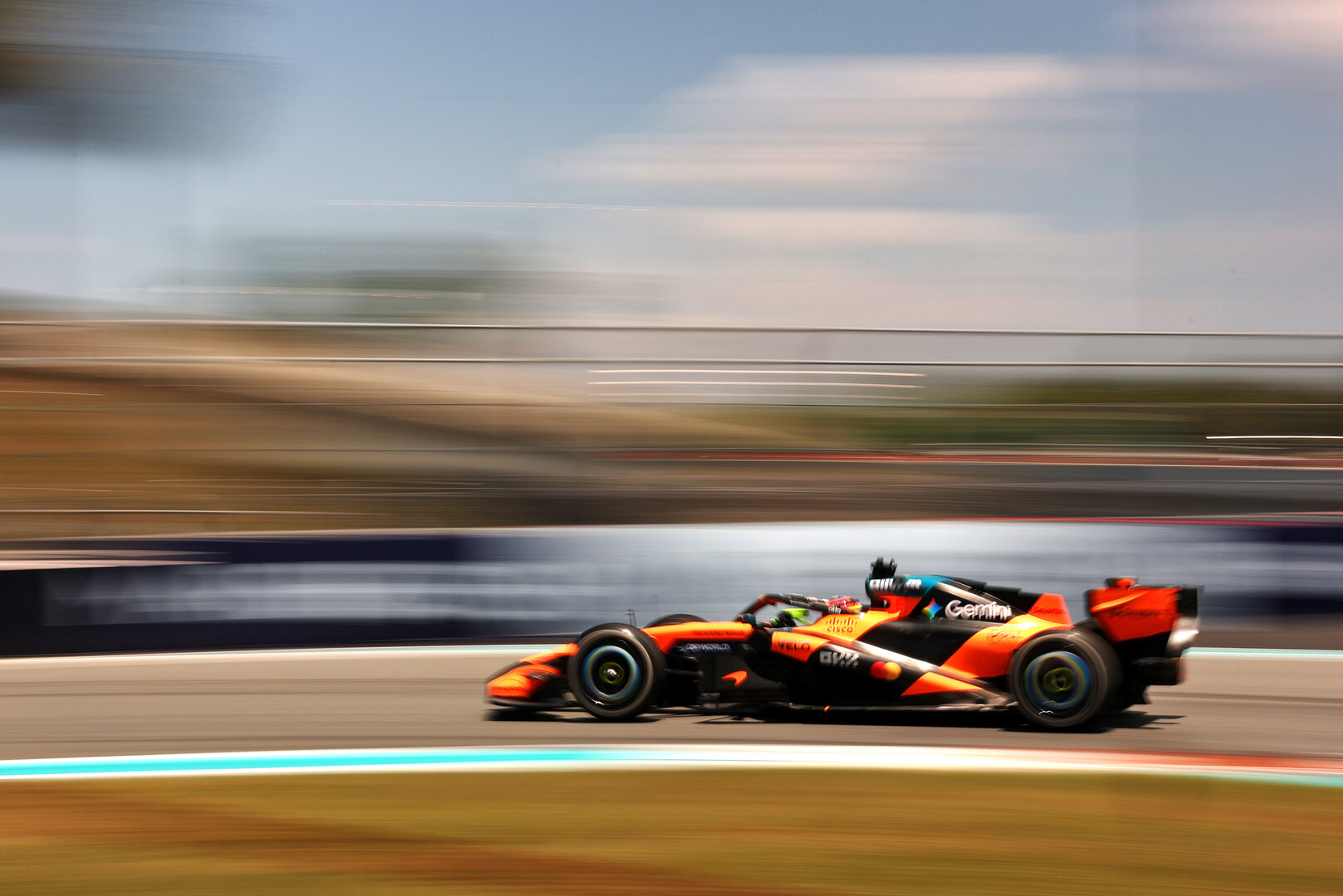 GP MIAMI, Oscar Piastri (AUS) McLaren F1 Team MCL40.
01.05.2026. Formula 1 World Championship, Rd 4, Miami Grand Prix, Miami, Florida, USA, Sprint Qualifiche Day.
- www.xpbimages.com, EMail: requests@xpbimages.com © Copyright: Charniaux / XPB Images