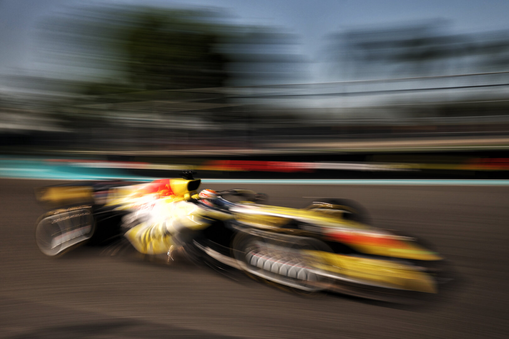 GP MIAMI, Arvid Lindblad (GBR) Racing Bulls Formula One Team VCARB 03.
01.05.2026. Formula 1 World Championship, Rd 4, Miami Grand Prix, Miami, Florida, USA, Sprint Qualifiche Day.
- www.xpbimages.com, EMail: requests@xpbimages.com © Copyright: Dunbar / XPB Images