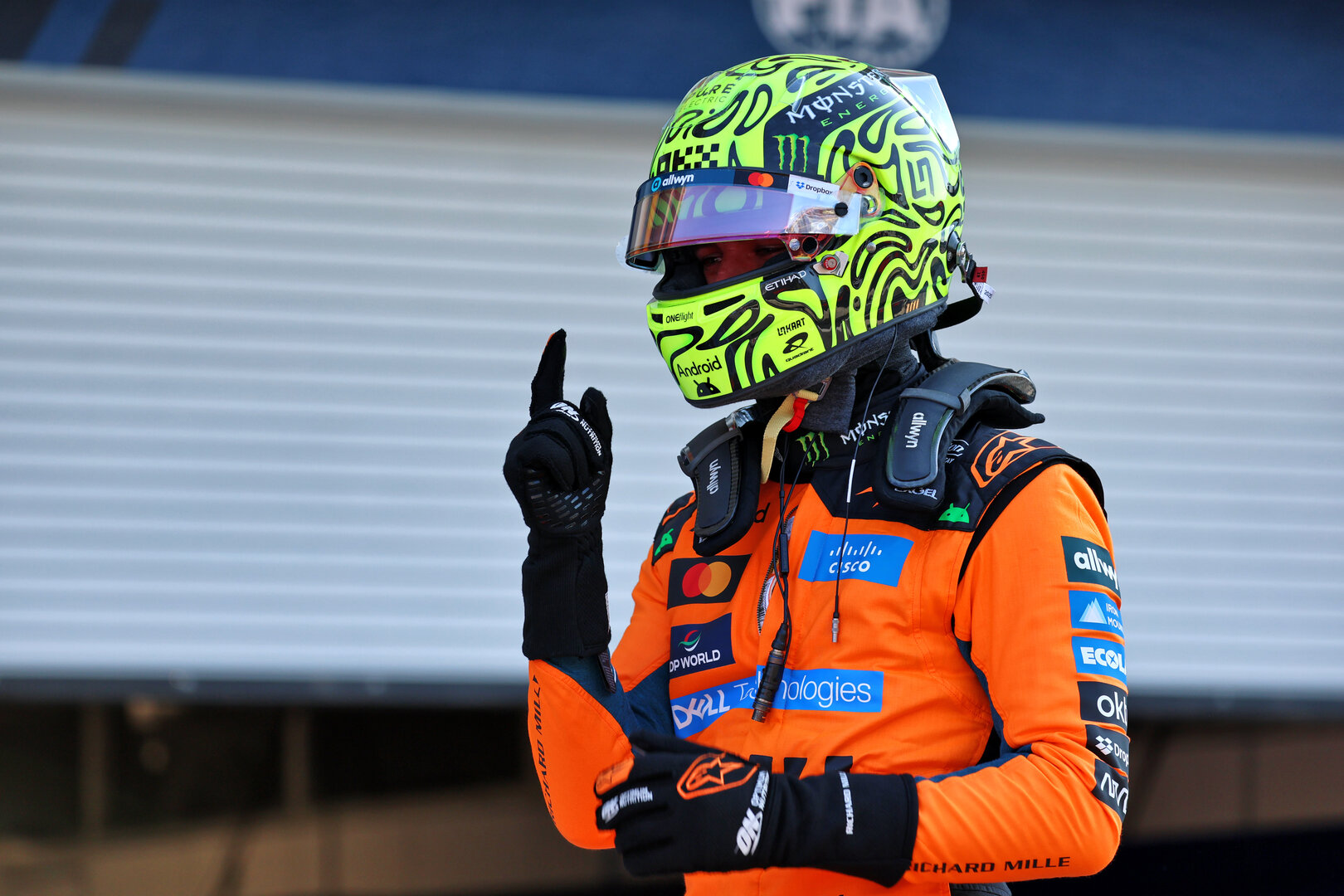 GP MIAMI, Lando Norris (GBR) McLaren F1 Team celebrates his pole position in Sprint qualifying parc ferme.
01.05.2026. Formula 1 World Championship, Rd 4, Miami Grand Prix, Miami, Florida, USA, Sprint Qualifiche Day.
- www.xpbimages.com, EMail: requests@xpbimages.com © Copyright: Batchelor / XPB Images