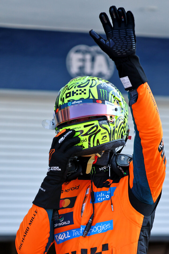 GP MIAMI, Lando Norris (GBR) McLaren F1 Team celebrates his pole position in Sprint qualifying parc ferme.
01.05.2026. Formula 1 World Championship, Rd 4, Miami Grand Prix, Miami, Florida, USA, Sprint Qualifiche Day.
- www.xpbimages.com, EMail: requests@xpbimages.com © Copyright: Batchelor / XPB Images