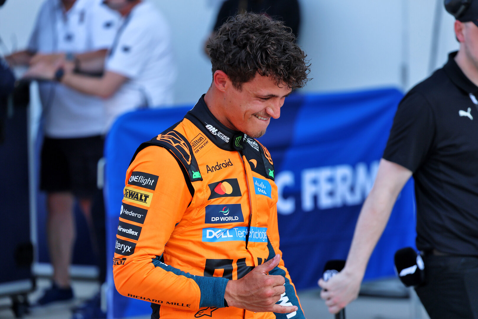 GP MIAMI, Lando Norris (GBR) McLaren F1 Team celebrates his pole position in Sprint qualifying parc ferme.
01.05.2026. Formula 1 World Championship, Rd 4, Miami Grand Prix, Miami, Florida, USA, Sprint Qualifiche Day.
- www.xpbimages.com, EMail: requests@xpbimages.com © Copyright: Batchelor / XPB Images