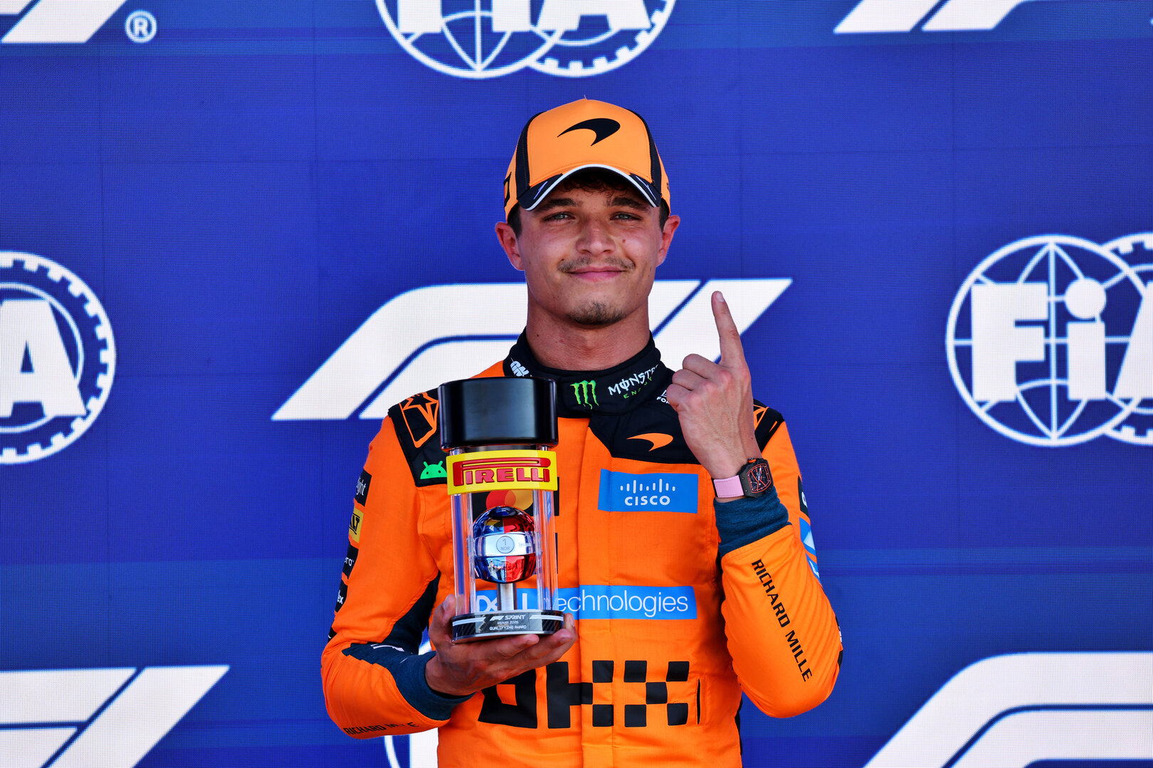 GP MIAMI, Lando Norris (GBR) McLaren F1 Team celebrates his pole position in Sprint qualifying parc ferme.
01.05.2026. Formula 1 World Championship, Rd 4, Miami Grand Prix, Miami, Florida, USA, Sprint Qualifiche Day.
- www.xpbimages.com, EMail: requests@xpbimages.com © Copyright: Batchelor / XPB Images