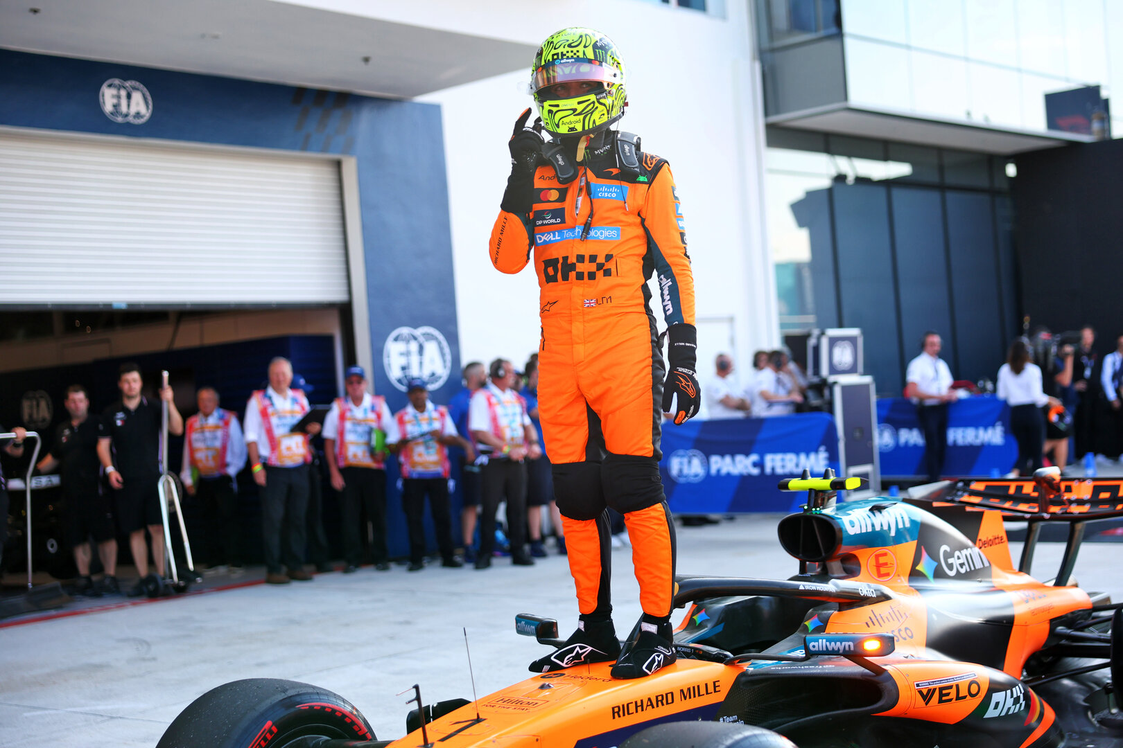 GP MIAMI, Lando Norris (GBR) McLaren F1 Team MCL40 celebrates his pole position in Sprint qualifying parc ferme.
01.05.2026. Formula 1 World Championship, Rd 4, Miami Grand Prix, Miami, Florida, USA, Sprint Qualifiche Day.
- www.xpbimages.com, EMail: requests@xpbimages.com © Copyright: Bearne / XPB Images