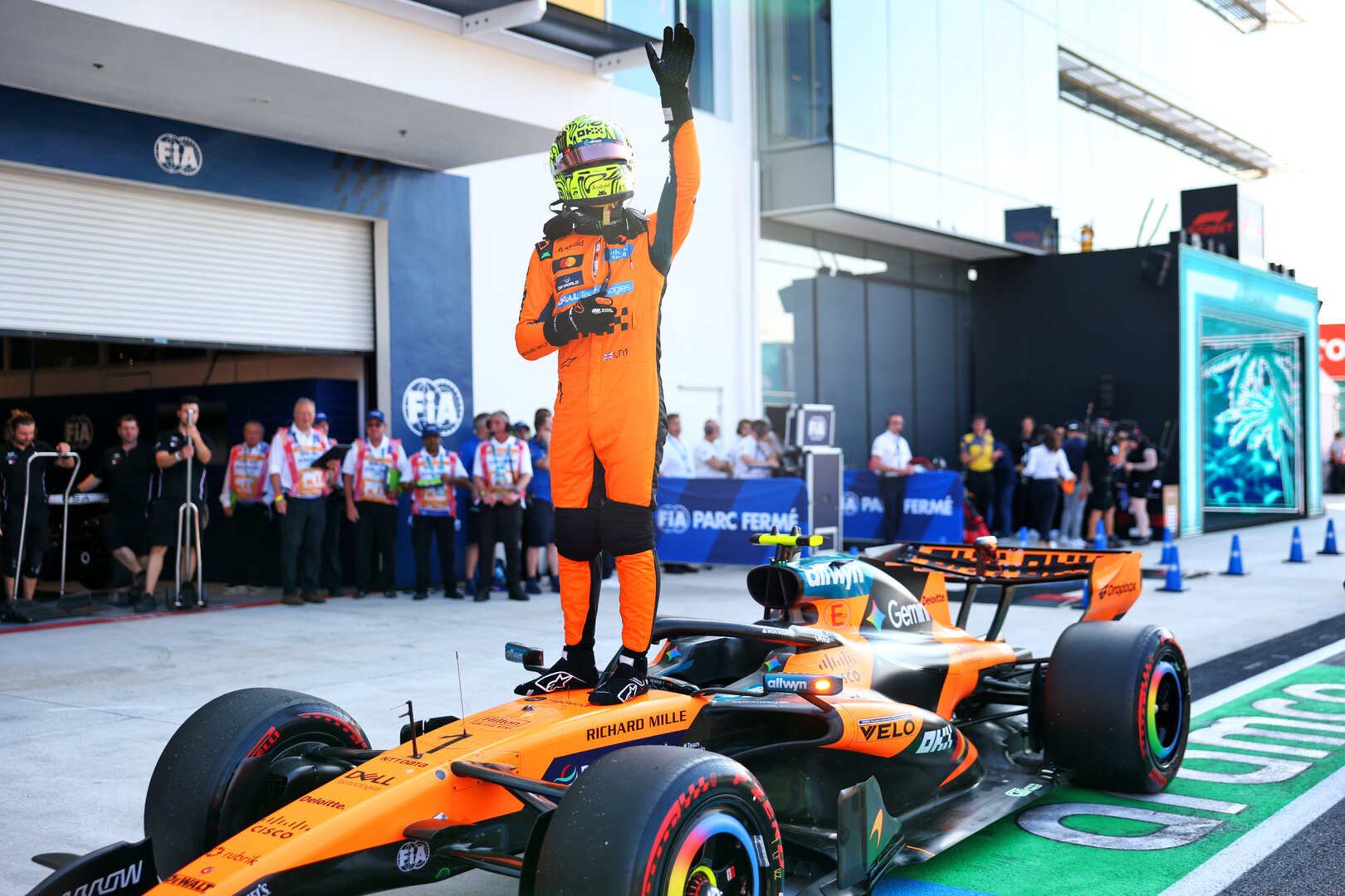 GP MIAMI, Lando Norris (GBR) McLaren F1 Team MCL40 celebrates his pole position in Sprint qualifying parc ferme.
01.05.2026. Formula 1 World Championship, Rd 4, Miami Grand Prix, Miami, Florida, USA, Sprint Qualifiche Day.
- www.xpbimages.com, EMail: requests@xpbimages.com © Copyright: Bearne / XPB Images