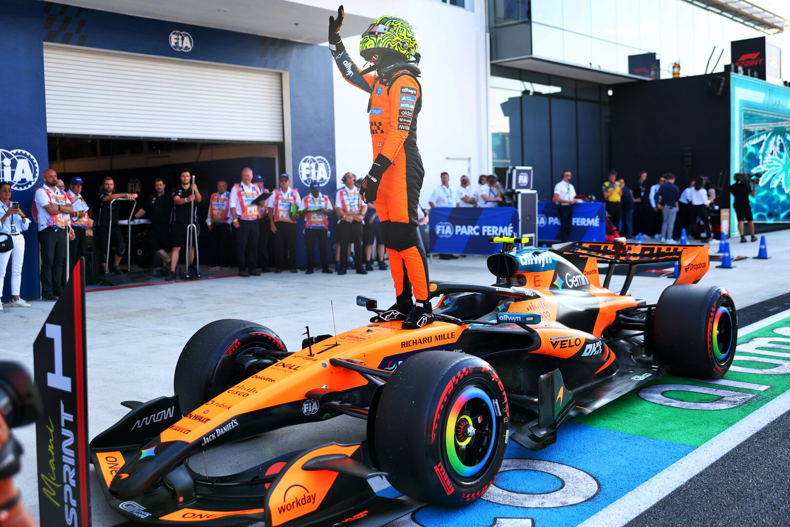 GP MIAMI, Lando Norris (GBR) McLaren F1 Team MCL40 celebrates his pole position in Sprint qualifying parc ferme.
01.05.2026. Formula 1 World Championship, Rd 4, Miami Grand Prix, Miami, Florida, USA, Sprint Qualifiche Day.
- www.xpbimages.com, EMail: requests@xpbimages.com © Copyright: Bearne / XPB Images