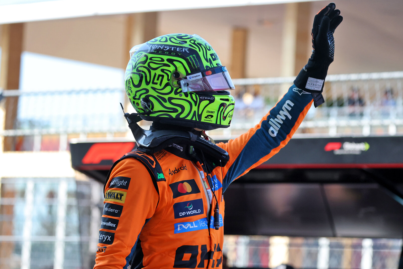 GP MIAMI, Lando Norris (GBR) McLaren F1 Team MCL40 celebrates his pole position in Sprint qualifying parc ferme.
01.05.2026. Formula 1 World Championship, Rd 4, Miami Grand Prix, Miami, Florida, USA, Sprint Qualifiche Day.
- www.xpbimages.com, EMail: requests@xpbimages.com © Copyright: Charniaux / XPB Images