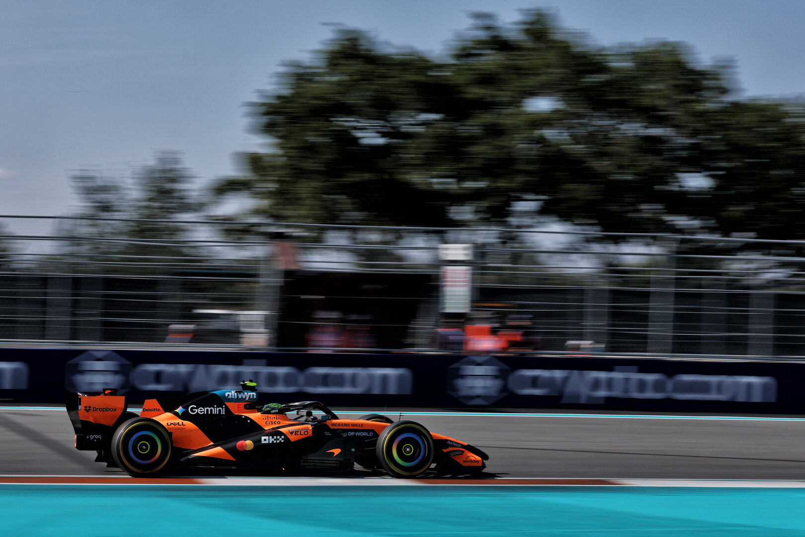 GP MIAMI, Lando Norris (GBR) McLaren F1 Team MCL40.
01.05.2026. Formula 1 World Championship, Rd 4, Miami Grand Prix, Miami, Florida, USA, Sprint Qualifiche Day.
- www.xpbimages.com, EMail: requests@xpbimages.com © Copyright: Charniaux / XPB Images
