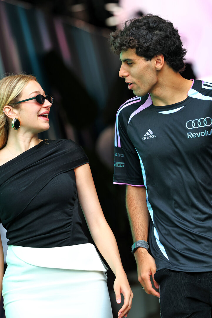 GP MIAMI, (L to R): Isabella Bernardini (BRA) with her boyfriend Gabriel Bortoleto (BRA) Audi F1 Team.
02.05.2026. Formula 1 World Championship, Rd 4, Miami Grand Prix, Miami, Florida, USA, Sprint e Qualifiche Day.
- www.xpbimages.com, EMail: requests@xpbimages.com © Copyright: Bearne / XPB Images